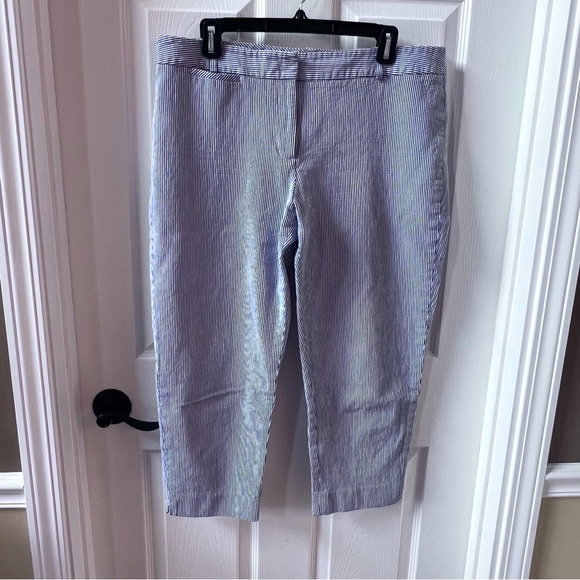 ⭐️ Talbot's Seersucker Capri Pants -Size 24 blue & white - Picture 2 of 14